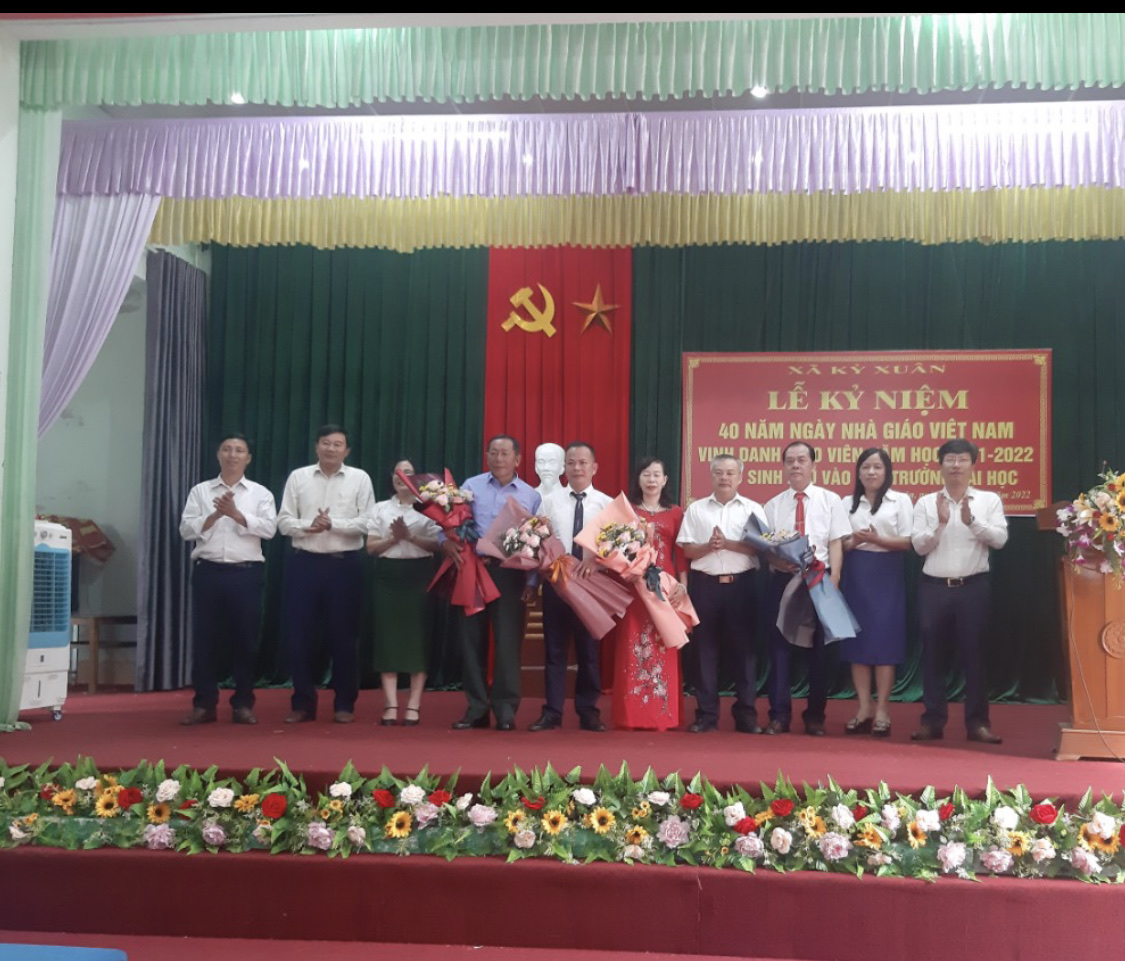 Ủy Ban Nhân Dân xã Kỳ Xuân tổ chức lễ Kỷ niệm 40 năm ngày Nhà Giáo Việt Nam.